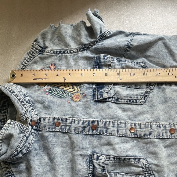 Ryan Michael Western Shirt Women Small Blue Embroidered Floral Denim Skull Top - Picture 8 of 10